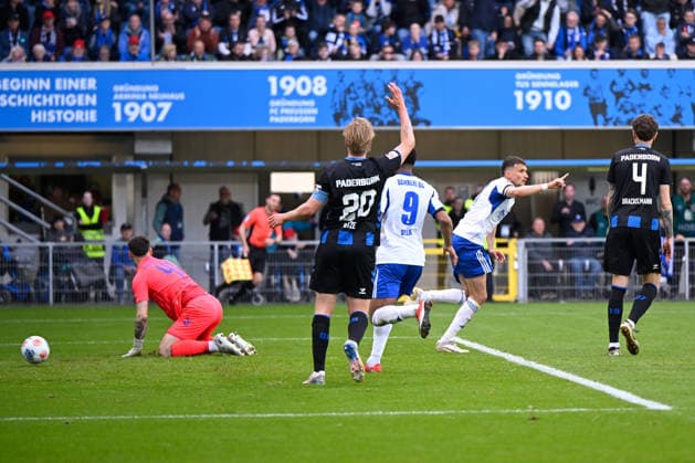 Paderborn, Home Deluxe Arena, 26 04 26, GER, Herren, 2 Bundesliga, Saison 2025 2026, SC Paderborn 07 FC Schalke 04 Bild Dejan LJUBICIC Schalke jubilates after his goal for 2 1 DFL regulations prohibit any use of photographs as image sequences and or quasi video NRW Germany