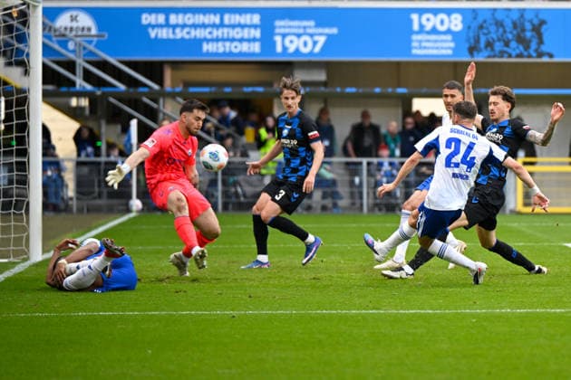 Paderborn, Home Deluxe Arena, 26 04 26, GER, Herren, 2 Bundesliga, Saison 2025 2026, SC Paderborn 07 FC Schalke 04 Bild Adil AOUCHICHE Schalke macht das Tor zum 2 2 DFL regulations prohibit any use of photographs as image sequences and or quasi video NRW Deutschland