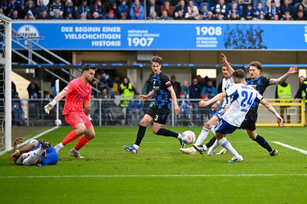 Paderborn, Home Deluxe Arena, 26 04 26, GER, Herren, 2 Bundesliga, Saison 2025 2026, SC Paderborn 07 FC Schalke 04 Bild Adil AOUCHICHE Schalke macht das Tor zum 2 2 DFL regulations prohibit any use of photographs as image sequences and or quasi video NRW Deutschland