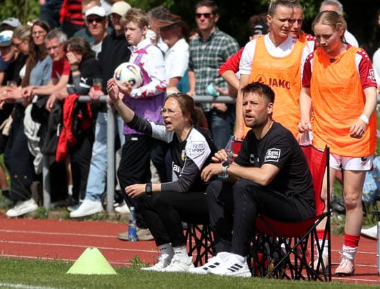 26 04 2026, Germany, Stuttgart, Soccer 2 Womens Bundesliga, Matchday 15, VfB Stuttgart vs SV Meppen 1912, VfB Coach Nico Schneck