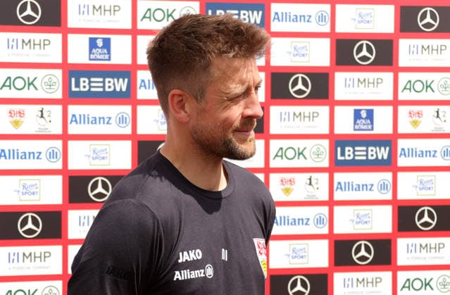 26 04 2026, Germany, Stuttgart, Soccer 2 Womens Bundesliga, Matchday 15, VfB Stuttgart vs SV Meppen 1912, VfB Coach Nico Schneck