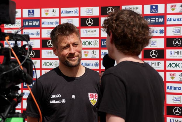26 04 2026, Germany, Stuttgart, Soccer 2 Womens Bundesliga, Matchday 15, VfB Stuttgart vs SV Meppen 1912, VfB Coach Nico Schneck