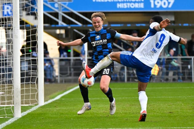 Paderborn, Home Deluxe Arena, 26 04 26, GER, Herren, 2 Bundesliga, Saison 2025 2026, SC Paderborn 07 FC Schalke 04 Bild v li im Zweikampf Felix GOETZE Paderborn und Moussa SYLLA Schalke DFL regulations prohibit any use of photographs as image sequences and or quasi video NRW Deutschland