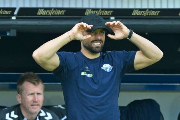 Paderborn, Home Deluxe Arena, 26 04 26, GER, Herren, 2 Bundesliga, Saison 2025 2026, SC Paderborn 07 FC Schalke 04 Bild Trainer Ralf KETTEMANN Paderborn DFL regulations prohibit any use of photographs as image sequences and or quasi video NRW Germany