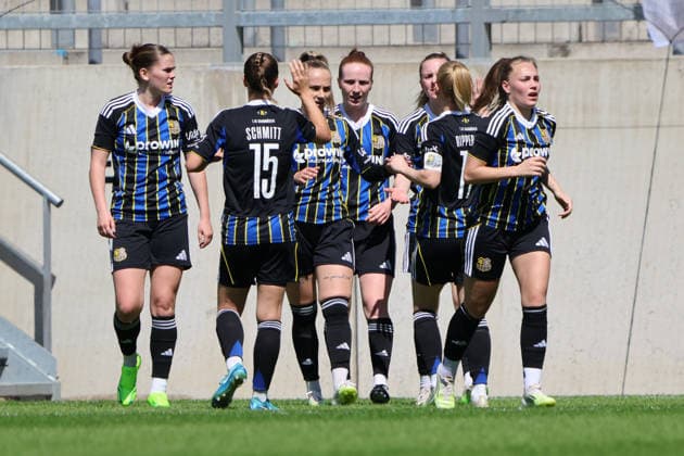 26 04 2026, Soccer, Women, Regionalliga Südwest, Season 2025 2026, 1 FC Saarbrücken SV 07 Elversberg, Goal celebration to 1 0, Goalscorer Leonie Stöhr 1 FC Saarbrücken Saarbrücken Ludwigsparkstadion Saarland Germany DEU Copyright: xSebastianxBachx