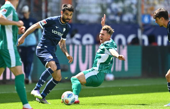 26 04 2026 Soccer Season 2025 2026 2 Soccer Bundesliga 31 Matchday VfL Bochum SpVgg Greuther Fürth SGF Kleeblatt Sportfoto Zink xwoxzix DFL regulations prohibit any use of photographs as image sequences and or quasi video only for editorial use Gerrit Holtmann 17, VfL Bochum Felix Klaus 30, SpVgg Greuther Fürth