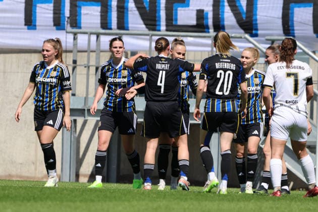 26 04 2026, Soccer, Women, Regionalliga Südwest, Season 2025 2026, 1 FC Saarbrücken SV 07 Elversberg, Goal celebration to 2 0, Goal scorer Kimberly Ruhstorfer 1 FC Saarbrücken Saarbrücken Ludwigsparkstadion Saarland Germany DEU Copyright: xSebastianxBachx