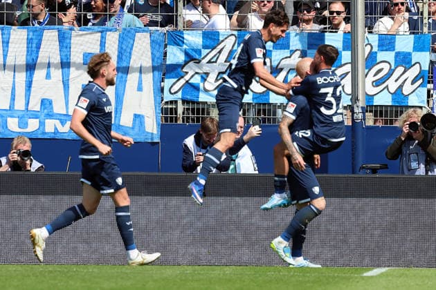 26 04 2026, xrekx, Fußball 2 Bundesliga, VfL Bochum SpVgg Greuther Fuerth v l Torjubel nach dem Tor zum celebrating the goal celebrate 2 0 durch Philipp Hofmann VfL Bochum DFL DFB REGULATIONS PROHIBIT ANY USE OF PHOTOGRAPHS as IMAGE SEQUENCES and or QUASI VIDEO Bochum