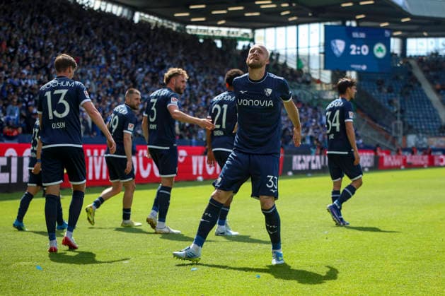 26 04 2026, GER, Soccer, Men, 2 BL, Season 2025 2026, Vfl Bochum vs SpVgg Greuther Fürth Philipp Hofmann Bochum Goal celebration, cheers after his goal for 0 2 Bochum vonovia Ruhrstadion Nordrhein Westfalen Germany Copyright: xAdrianxSchlüterx
