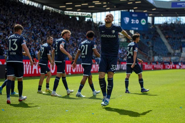26 04 2026, GER, Soccer, Men, 2 BL, Season 2025 2026, Vfl Bochum vs SpVgg Greuther Fürth Philipp Hofmann Bochum Goal celebration, cheers after his goal for 0 2 Bochum vonovia Ruhrstadion Nordrhein Westfalen Germany Copyright: xAdrianxSchlüterx