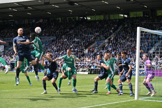Philipp Hofmann VfL Bochum , l , scores the goal with this header to 2 0 26 04 2026, Soccer 2 Bundesliga, Season 2025 2026, 31 Matchday, VfL Bochum SpVgg Greuther Fürth DFL regulations prohibit any use of photographs as image sequences and or quasi video Bochum Vonovia Ruhrstadion Nordrhein Westfalen Germany Team2