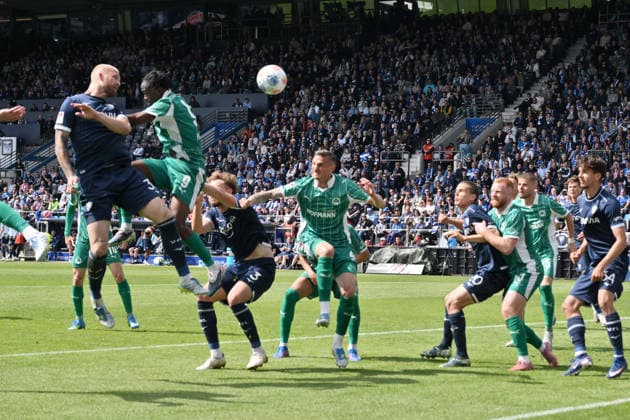 Philipp Hofmann VfL Bochum , l , scores the goal with this header to 2 0 26 04 2026, Soccer 2 Bundesliga, Season 2025 2026, 31 Matchday, VfL Bochum SpVgg Greuther Fürth DFL regulations prohibit any use of photographs as image sequences and or quasi video Bochum Vonovia Ruhrstadion Nordrhein Westfalen Germany Team2