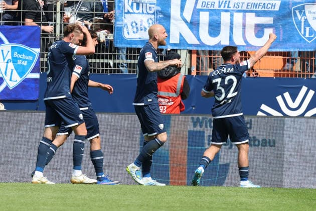 26 04 2026, xrekx, Fußball 2 Bundesliga, VfL Bochum SpVgg Greuther Fuerth v l Torjubel nach dem Tor zum celebrating the goal celebrate 2 0 durch Philipp Hofmann VfL Bochum DFL DFB REGULATIONS PROHIBIT ANY USE OF PHOTOGRAPHS as IMAGE SEQUENCES and or QUASI VIDEO Bochum