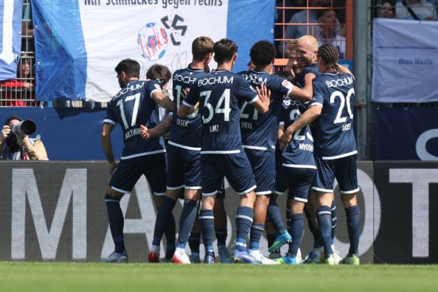 Soccer 2 Bundesliga 31 Matchday VfL Bochum SpVgg Greuther Fürth on 26 04 2026 at Vonovia Ruhrstadion in Bochum Goal celebration to 2 0 by Philipp Hofmann Bochum DFL regulations prohibit any use of photographs as image sequences and or quasi video xJRx