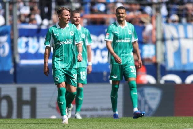 Soccer 2 Bundesliga 31 Matchday VfL Bochum SpVgg Greuther Fürth on 26 04 2026 at Vonovia Ruhrstadion in Bochum Disappointed Füther players after the 2 0 for Bochum DFL regulations prohibit any use of photographs as image sequences and or quasi video xJRx