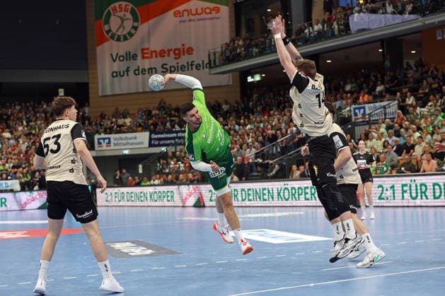 26 04 2026, xovx, Handball Daikin Handball Bundesliga, HSG Wetzlar Bergischer HC v l Sören Steinhaus Bergischer HC , Stefan Cavor HSG Wetzlar , Gerdas Babarskas Bergischer HC , Aron Seesing Bergischer HC Wetzlar Buderus Arena Hessen Germany EN