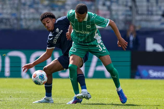26 04 2026, GER, Soccer, Men, 2 BL, Season 2025 2026, Vfl Bochum vs SpVgg Greuther Fürth Francis Onyeka Bochum and Maximilian Dietz Fürth fighting for the ball Bochum vonovia Ruhrstadion Nordrhein Westfalen Germany Copyright: xAdrianxSchlüterx