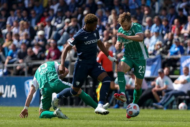 26 04 2026, GER, Soccer, Men, 2 BL, Season 2025 2026, Vfl Bochum vs SpVgg Greuther Fürth Jannik Dehm Fürth and Farid Alfa Ruprecht Bochum fighting for the ball Bochum vonovia Ruhrstadion Nordrhein Westfalen Germany Copyright: xAdrianxSchlüterx
