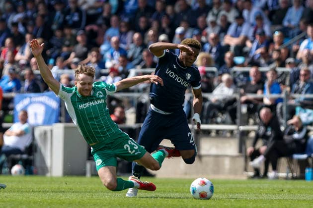 26 04 2026, GER, Soccer, Men, 2 BL, Season 2025 2026, Vfl Bochum vs SpVgg Greuther Fürth Jannik Dehm Fürth and Farid Alfa Ruprecht Bochum fighting for the ball Bochum vonovia Ruhrstadion Nordrhein Westfalen Germany Copyright: xAdrianxSchlüterx