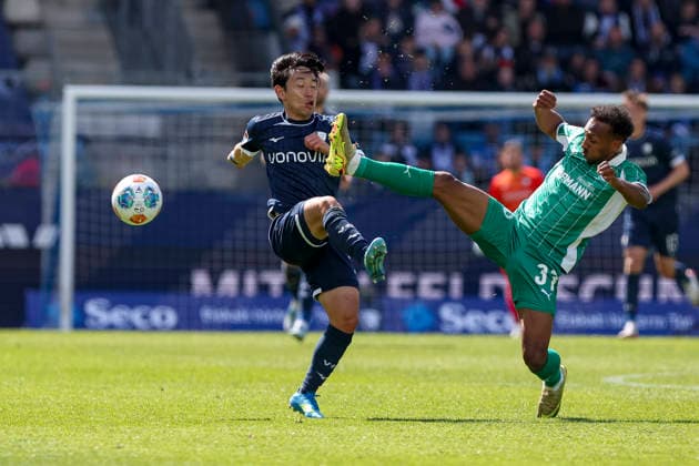 26 04 2026, GER, Soccer, Men, 2 BL, Season 2025 2026, Vfl Bochum vs SpVgg Greuther Fürth Koji Miyoshi Bochum and Julian Green Fürth fighting for the ball Bochum vonovia Ruhrstadion Nordrhein Westfalen Germany Copyright: xAdrianxSchlüterx
