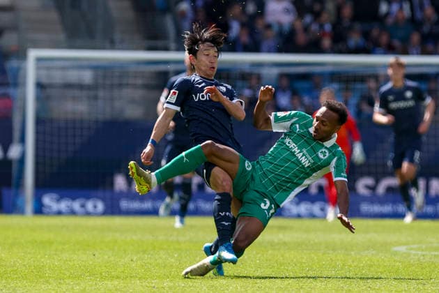 26 04 2026, GER, Soccer, Men, 2 BL, Season 2025 2026, Vfl Bochum vs SpVgg Greuther Fürth Koji Miyoshi Bochum and Julian Green Fürth fighting for the ball Bochum vonovia Ruhrstadion Nordrhein Westfalen Germany Copyright: xAdrianxSchlüterx