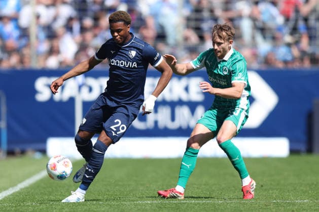 Soccer 2 Bundesliga 31 Matchday VfL Bochum SpVgg Greuther Fürth on 26 04 2026 at Vonovia Ruhrstadion in Bochum Farid Alfa Ruprecht Bochum , left Jannik Dehm Fürth , right DFL regulations prohibit any use of photographs as image sequences and or quasi video xJRx
