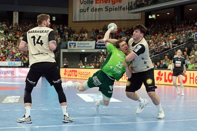 26 04 2026, xovx, Handball Daikin Handball Bundesliga, HSG Wetzlar Bergischer HC v l Gerdas Babarskas Bergischer HC , Justin Müller HSG Wetzlar , Aron Seesing Bergischer HC Wetzlar Buderus Arena Hessen Germany EN