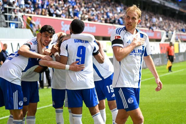 Paderborn, Home Deluxe Arena, 26 04 26, GER, Herren, 2 Bundesliga, Saison 2025 2026, SC Paderborn 07 FC Schalke 04 Bild Dejan LJUBICIC Schalke jubilates after his goal for 2 3 DFL regulations prohibit any use of photographs as image sequences and or quasi video NRW Germany