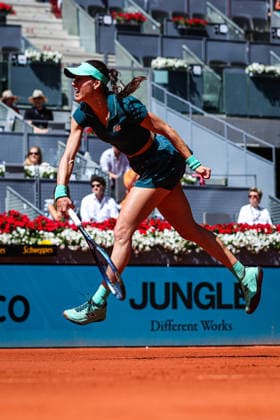 Mutua Madrid Open 2026 - Day 7 Sorana Cirstea of Romania competes against Coco Gauff of the United States during their Women s Singles match on Day Six of the Mutua Madrid Open at La Caja Magica on April 25, 2026, in Madrid, Spain. Madrid Madrid Spain  Copyright: xMiguelxReisx originalFilename:reis-notitle260426_npbfg.jpg
