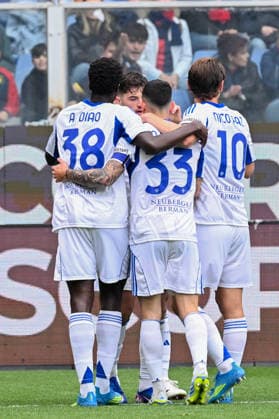 Como™s Douvikas celebrates after scoring a goal for his team during the Serie A soccer match between Genoa and Como at the Luigi Ferraris Stadium in Genoa, Italy - Sunday, April 26, 2026. - Soccer .  Copyright: xTanoxPecoraro LaPressex
