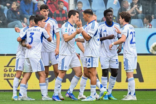 Como™s Douvikas celebrates after scoring a goal for his team during the Serie A soccer match between Genoa and Como at the Luigi Ferraris Stadium in Genoa, Italy - Sunday, April 26, 2026. - Soccer .  Copyright: xTanoxPecoraro LaPressex