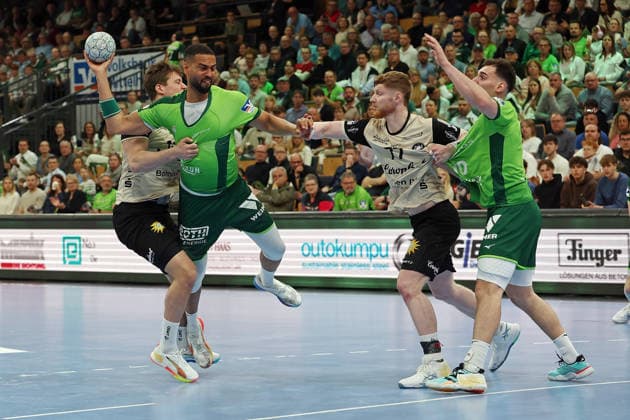 26 04 2026, xovx, Handball Daikin Handball Bundesliga, HSG Wetzlar Bergischer HC v l Lars Mitchell Kooij Bergischer HC , Philipp Ahouansou HSG Wetzlar , b17, Josip Simic HSG Wetzlar Wetzlar Buderus Arena Hessen Germany EN