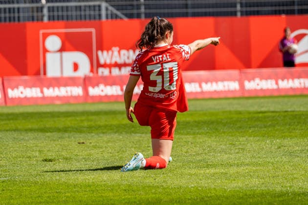 Celebration for the 1-0 goal by Vital Kats 1 FSV Mainz 05, 30 , GER, 1 FSV Mainz 05 vs VfL Bochum, Football, 2 Womens Bundesliga, Matchday 23, Season 2025 2026, 26 04 2026, DFB REGULATIONS PROHIBIT ANY USE OF PHOTOGRAPHS AS IMAGE SEQUENCES AND OR QUASI VIDEO, GER, 1 FSV Mainz 05 vs VfL Bochum, Football, 2 Womens Bundesliga, Matchday 23, Season 2025 2026, 26 04 2026 Mainz Copyright: xEibner-Pressefoto Jan-NiclasxGrox EP_JGG