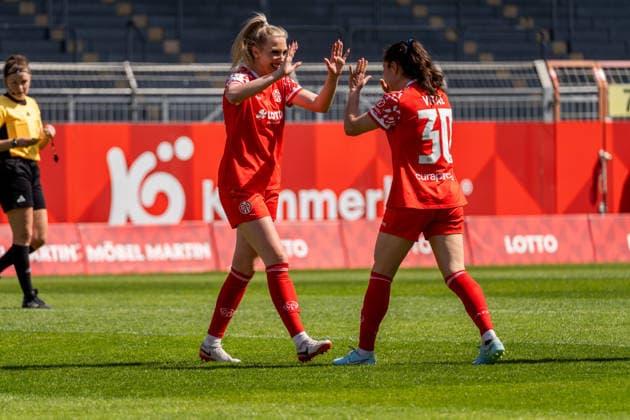 Cheers for the 3-0 goal by Chiara Bouziane 1 FSV Mainz 05, 10 , r Vital Kats 1 FSV Mainz 05, 30 , GER, 1 FSV Mainz 05 vs VfL Bochum, Football, 2 Womens Bundesliga, Matchday 23, Season 2025 2026, 26 04 2026, DFB REGULATIONS PROHIBIT ANY USE OF PHOTOGRAPHS AS IMAGE SEQUENCES AND OR QUASI VIDEO, GER, 1 FSV Mainz 05 vs VfL Bochum, Football, 2 Womens Bundesliga, Matchday 23, Season 2025 2026, 26 04 2026 Mainz Copyright: xEibner-Pressefoto Jan-NiclasxGrox EP_JGG