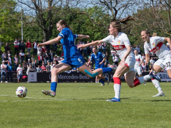 Laura Broering SV Meppen, 06 , Reena Wichmann VfB Stuttgart, 28 GER, VfB Stuttgart vs SV Meppen, Football, 2 Womens Bundesliga, Matchday 23, Season 2025 2026, 26 04 2026 GER, VfB Stuttgart vs SV Meppen, Football, 2 Womens Bundesliga, Matchday 23, Season 2025 2026, 26 04 2026 Stuttgart Copyright: xEibner-Pressefoto CarstenxSchwerx EP_CSG
