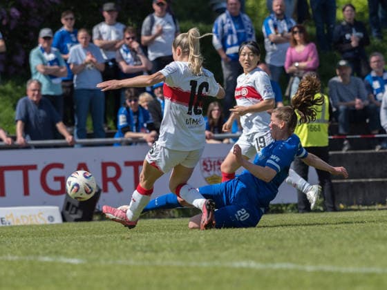 Janina Hechler VfB Stuttgart, 16 clears ahead of Chantal Schouwstra SV Meppen, 20 , Yuka Hirano VfB Stuttgart, 19 GER, VfB Stuttgart vs SV Meppen, Football, 2 Womens Bundesliga, Matchday 23, Season 2025 2026, 26 04 2026 GER, VfB Stuttgart vs SV Meppen, Football, 2 Womens Bundesliga, Matchday 23, Season 2025 2026, 26 04 2026 Stuttgart Copyright: xEibner-Pressefoto CarstenxSchwerx EP_CSG