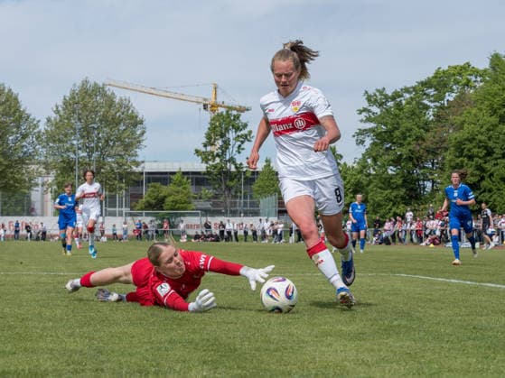 Carla Steenken SV Meppen, 30 reaches past the ball, Maxi Rall VfB Stuttgart, 08 gets past GER, VfB Stuttgart vs SV Meppen, Football, 2 Womens Bundesliga, Matchday 23, Season 2025 2026, 26 04 2026 GER, VfB Stuttgart vs SV Meppen, Football, 2 Womens Bundesliga, Matchday 23, Season 2025 2026, 26 04 2026 Stuttgart Copyright: xEibner-Pressefoto CarstenxSchwerx EP_CSG