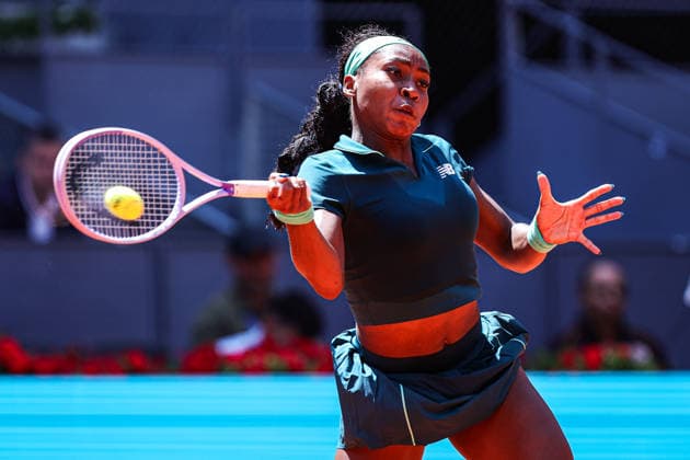 Sport Bilder des Tages Mutua Madrid Open 2026 - Day 7 Coco Gauff of the United States competes against Sorana Cirstea of Romania during their Women s Singles match on Day Seven of the Mutua Madrid Open at La Caja Magica on April 26, 2026, in Madrid, Spain. Madrid Madrid Spain  Copyright: xMiguelxReisx originalFilename:reis-notitle260426_npzTh.jpg