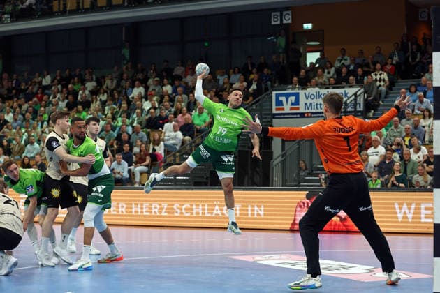 26 04 2026, xovx, Handball Daikin Handball Bundesliga, HSG Wetzlar Bergischer HC v l Justin Müller HSG Wetzlar , Julian Fuchs Bergischer HC , Philipp Ahouansou HSG Wetzlar , Aron Seesing Bergischer HC , Ahmet Nafea HSG Wetzlar , Christopher Rudeck Bergischer HC Wetzlar Buderus Arena Hessen Germany EN