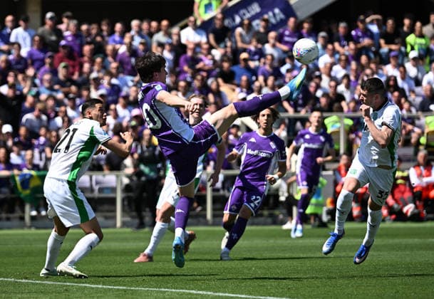 April 26, 2026, Florence, Italy: Sassuolo s defender Jay Idzes (L) and Fiorentina s midfielder Giovanni Fabbian and Sassuolo s midfielder Luca Lipani during the Italian serie A soccer match ACF Fiorentina vs U.S. Sassuolo at Artemio Franchi Stadium in Florence, Italy, 26 April 2026.ANSA CLAUDIO GIOVANNINI. ACF Fiorentina Vs US Sassuolo  - ZUMAa110 20260426_zaf_a110_013 Copyright: xClaudioxGiovanninix