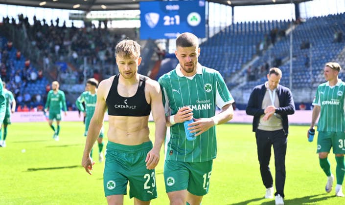 26 04 2026 Soccer Season 2025 2026 2 Soccer Bundesliga 31 Matchday VfL Bochum SpVgg Greuther Fürth SGF Kleeblatt Sportfoto Zink xwoxzix DFL regulations prohibit any use of photographs as image sequences and or quasi video only for editorial use Jannik Dehm 23, SpVgg Greuther Fürth Jan Elvedi 15, SpVgg Greuther Fürth disappointed Disappointment after the end of the match