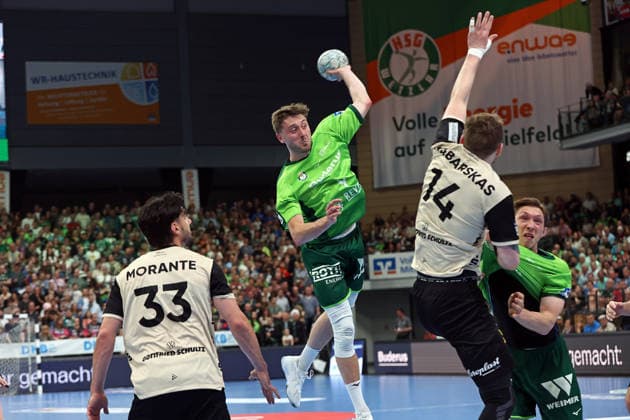 26 04 2026, xovx, Handball Daikin Handball Bundesliga, HSG Wetzlar Bergischer HC v l Eloy Morante Maldonado Bergischer HC , Niklas Theiß HSG Wetzlar , Gerdas Babarskas Bergischer HC , Justin Müller HSG Wetzlar Wetzlar Buderus Arena Hessen Germany EN
