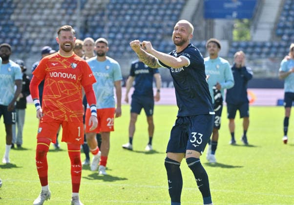 Cheering Philipp Hofmann VfL Bochum , Goalkeeper Timo Horn VfL Bochum , v re 26 04 2026, Soccer 2 Bundesliga, Season 2025 2026, 31 Matchday, VfL Bochum SpVgg Greuther Fürth DFL regulations prohibit any use of photographs as image sequences and or quasi video Bochum Vonovia Ruhrstadion Nordrhein Westfalen Germany Team2