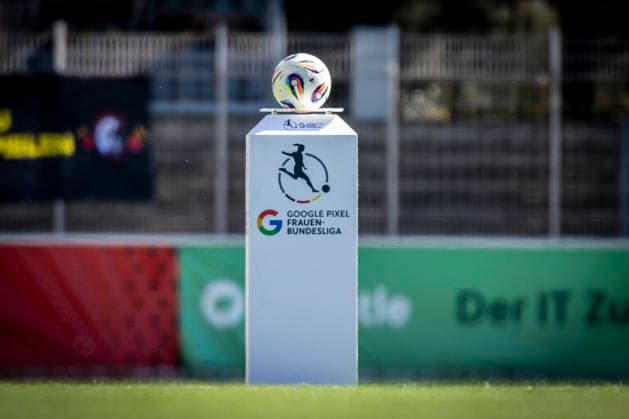 Google Pixel Women Bundesliga Bayer 04 Leverkusen SC Freiburg, 26 04 2026 The ball for the match Bayer 04 Leverkusen SC Freiburg on matchday 23 of the Google Pixel Women Bundesliga on 26 04 2026 at the Ulrich Haberland Stadium in Leverkusen North Rhine-Westphalia DFL REGULATIONS PROHIBIT ANY USE OF PHOTOGRAPHS AS IMAGE SEQUENCES AND OR QUASI VIDEO Copyright: xBEAUTIFULxSPORTS AxelxKohringx