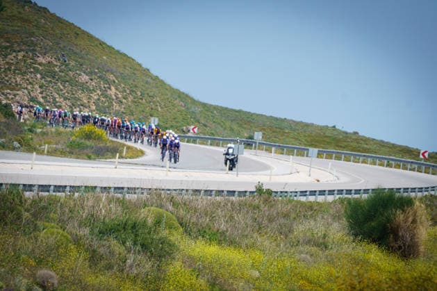 61st Presidential Cycling Tour of Turkiye IZMIR, TURKIYE - APRIL 26: Cyclists compete in the first stage of the 61st Presidential Cycling Tour of Turkiye, a 148-kilometer route from Cesme to Selcuk, on April 26, 2026 in Izmir, Turkiye. Held under the auspices of the Turkish Presidency and supported by the Turkish Youth and Sports Ministry, the 8-stage race is Turkiye s only event in the ProSeries category on the UCI Europe Tour calendar. Ahmet Serdar Eser Anadolu Izmir Turkey. Editorial use only. Please get in touch for any other usage.  Copyright: x2026xAnadoluxAhmetxSerdarxEserx