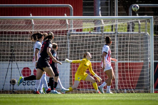 Google Pixel Frauen Bundesliga Bayer 04 Leverkusen SC Freiburg, 26 04 2026 Katharina Piljic Bayer 04 Leverkusen, 6 pulls away and scores to make it 1 0 Bayer 04 Leverkusen SC Freiburg on matchday 23 of the Google Pixel Frauen Bundesliga on 26 04 2026 at Ulrich Haberland Stadium in Leverkusen North Rhine-Westphalia DFL REGULATIONS PROHIBIT ANY USE OF PHOTOGRAPHS AS IMAGE SEQUENCES AND OR QUASI VIDEO Copyright: xBEAUTIFULxSPORTS AxelxKohringx