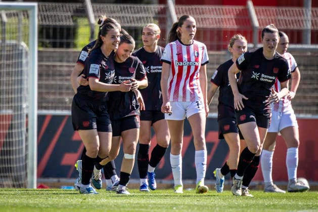 Google Pixel Womens Bundesliga Bayer 04 Leverkusen SC Freiburg, 26 04 2026 Goal celebration after the 2 0 by Estrella Marino Gonzales Bayer 04 Leverkusen, 10, 2 v l Bayer 04 Leverkusen SC Freiburg on matchday 23 of the Google Pixel Womens Bundesliga on 26 04 2026 at Ulrich Haberland Stadium in Leverkusen North Rhine-Westphalia DFL REGULATIONS PROHIBIT ANY USE OF PHOTOGRAPHS AS IMAGE SEQUENCES AND OR QUASI VIDEO Copyright: xBEAUTIFULxSPORTS AxelxKohringx
