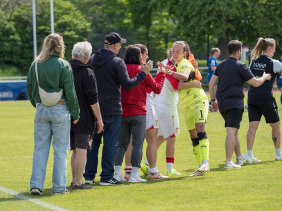 Kiara Beck VfB Stuttgart, 01 is happy with the staff and teammates about the victory GER, VfB Stuttgart vs SV Meppen, Football, 2 Womens Bundesliga, Matchday 23, Season 2025 2026, 26 04 2026 GER, VfB Stuttgart vs SV Meppen, Football, 2 Womens Bundesliga, Matchday 23, Season 2025 2026, 26 04 2026 Stuttgart Copyright: xEibner-Pressefoto CarstenxSchwerx EP_CSG