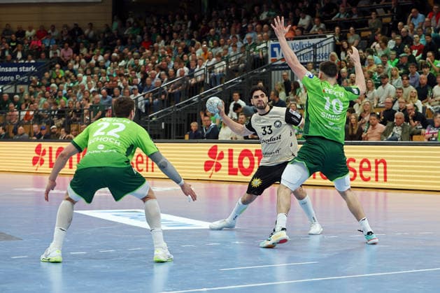 26 04 2026, xovx, Handball Daikin Handball Bundesliga, HSG Wetzlar Bergischer HC v l Jona Schoch HSG Wetzlar , Eloy Morante Maldonado Bergischer HC , Josip Simic HSG Wetzlar Wetzlar Buderus Arena Hessen Germany EN