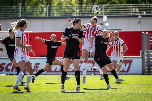 Google Pixel Women Bundesliga Bayer 04 Leverkusen SC Freiburg, 26 04 2026 Alina Axtmann SC Freiburg, 3 with a header after corner Bayer 04 Leverkusen SC Freiburg on matchday 23 of the Google Pixel Women Bundesliga on 26 04 2026 at Ulrich Haberland Stadium in Leverkusen North Rhine-Westphalia DFL REGULATIONS PROHIBIT ANY USE OF PHOTOGRAPHS AS IMAGE SEQUENCES AND OR QUASI VIDEO Copyright: xBEAUTIFULxSPORTS AxelxKohringx